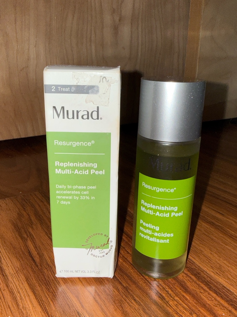 Murad Resurgence Replenishing Multi-Acid Peel — Green and Silver